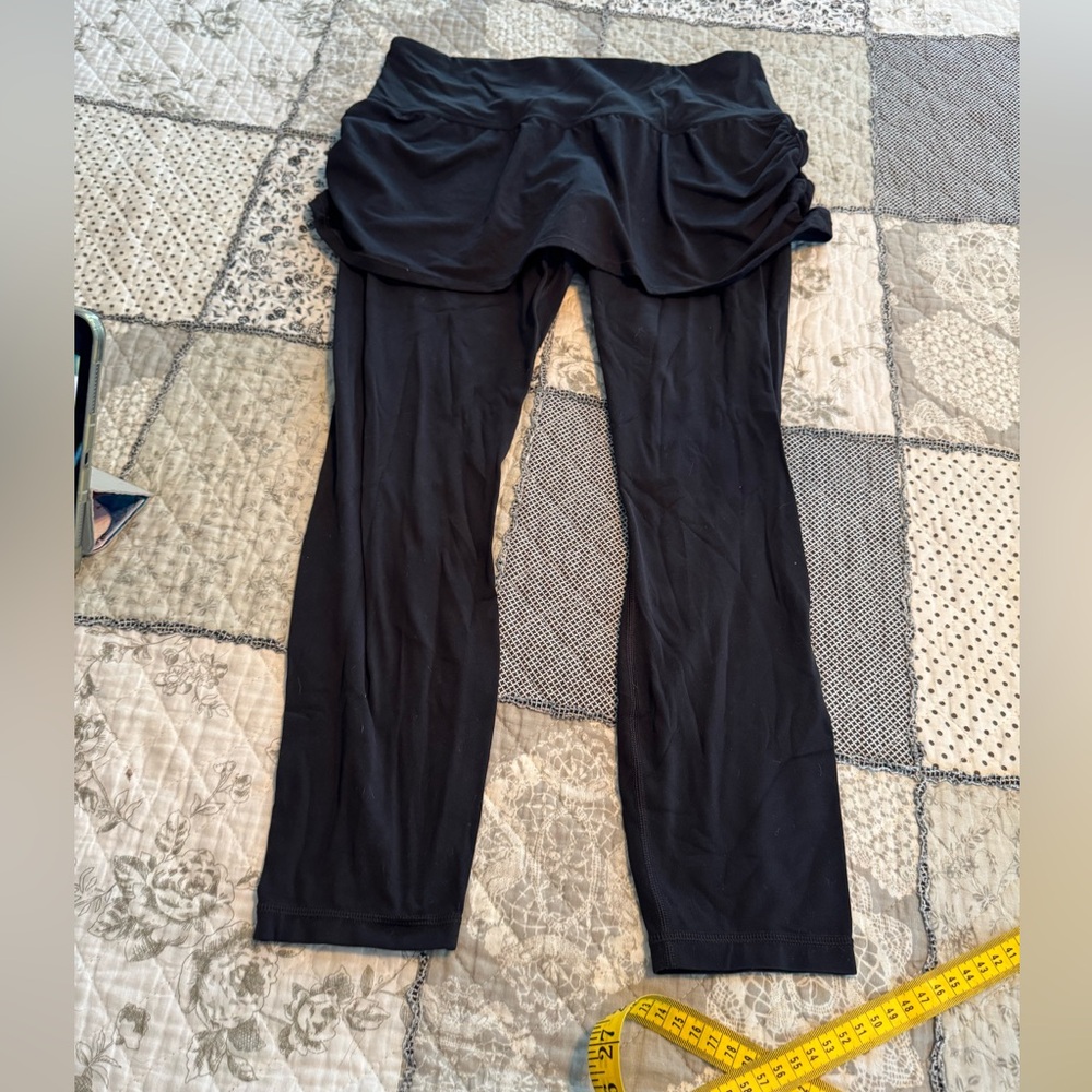 Athleta Elation 2 in 1 Tight Skirt Leggings Cropped Skort size large